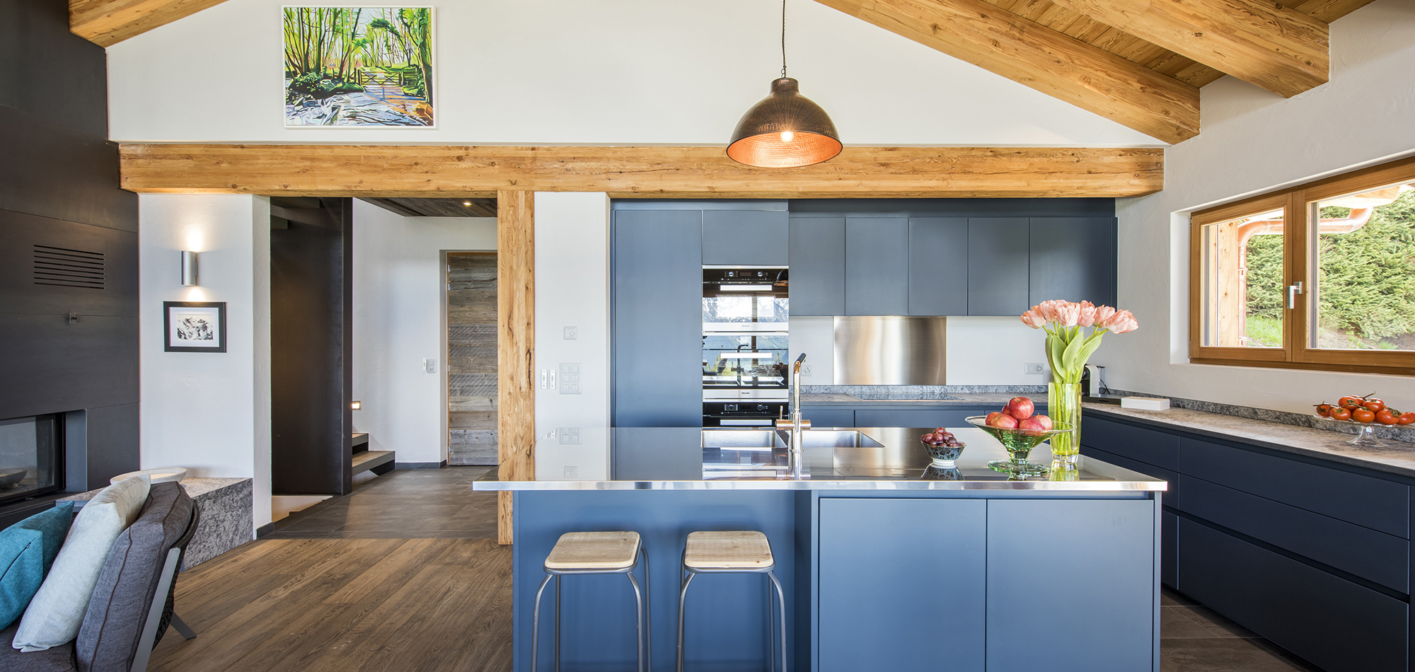 chalet_mowgli_verbier_luxury_ski_chalet_oxfrod_ski_company_luxury_ski_kitchen.jpg