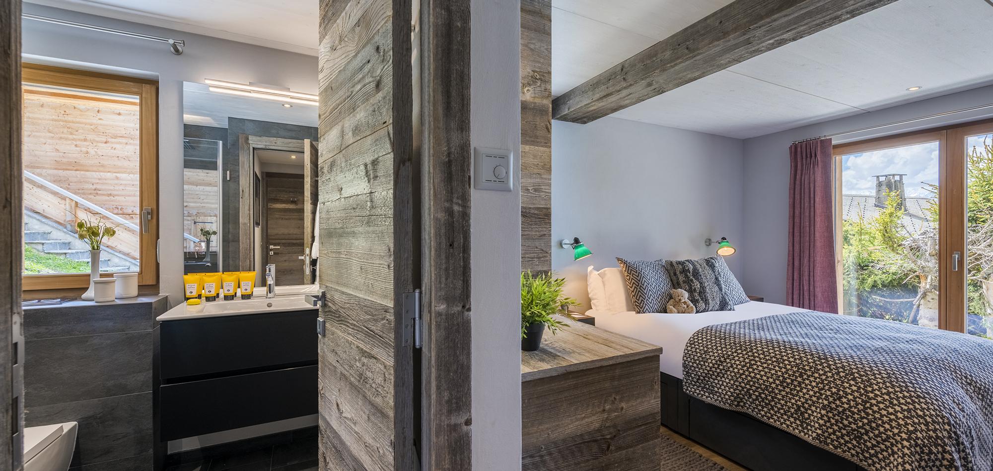 chalet_mowgli_verbier_luxury_ski_chalet_oxfrod_ski_company_luxury_ski_bed_bath.jpg