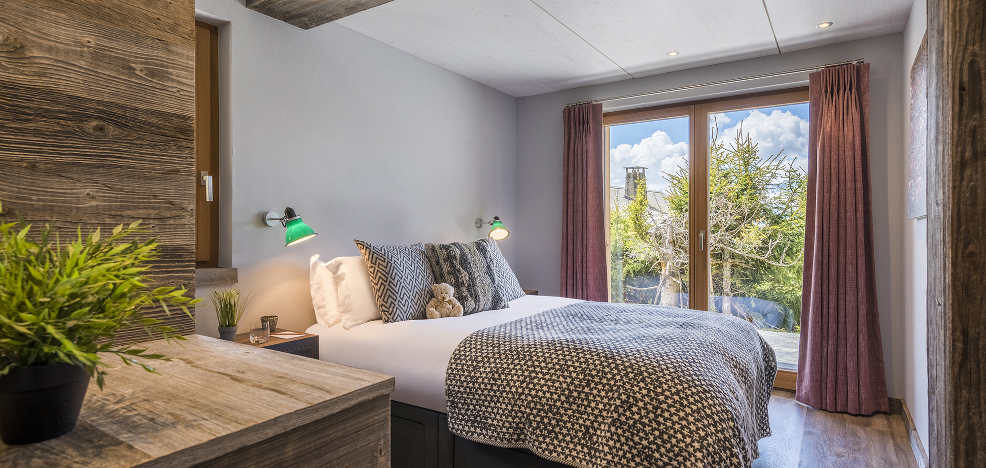 chalet_mowgli_verbier_luxury_ski_chalet_oxfrod_ski_company_luxury_ski_bedroom5.jpg