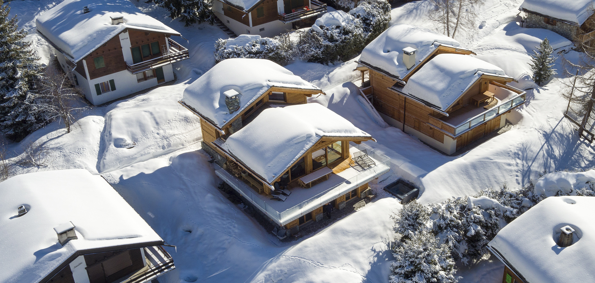chalet_mowgli_verbier_luxury_ski_chalet_oxfrod_ski_company_luxury_ski_drone.jpg