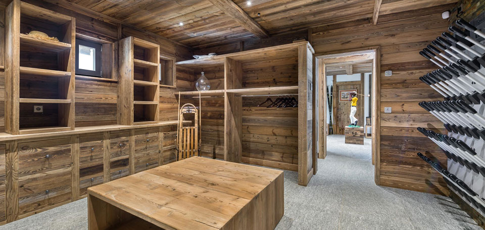 luxury_ski_chalet_queen_mijane_meribel_oxford_ski_luxury_ski_ski_boot_room.jpg