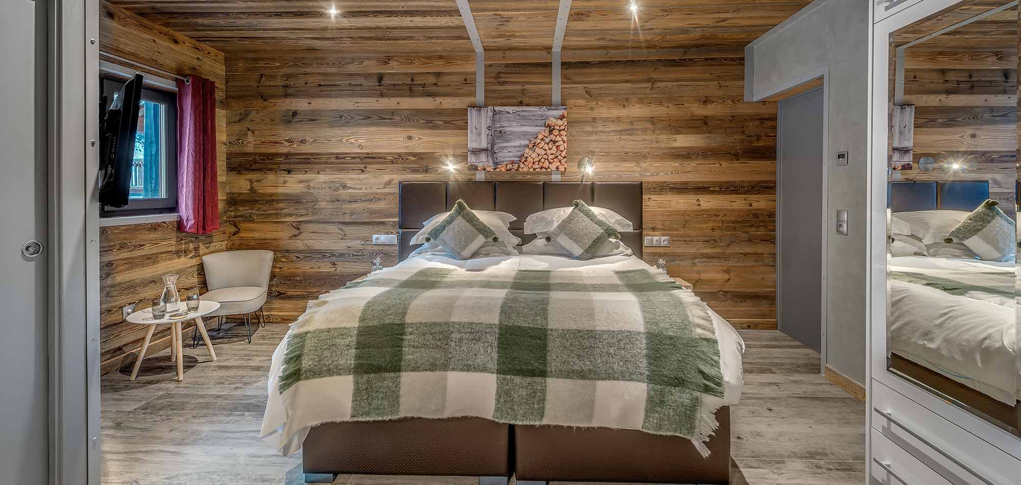 tango_residence_tignes_luxury_ski_chalet_luxury_ski_oxford_ski_bedroom_2.jpg