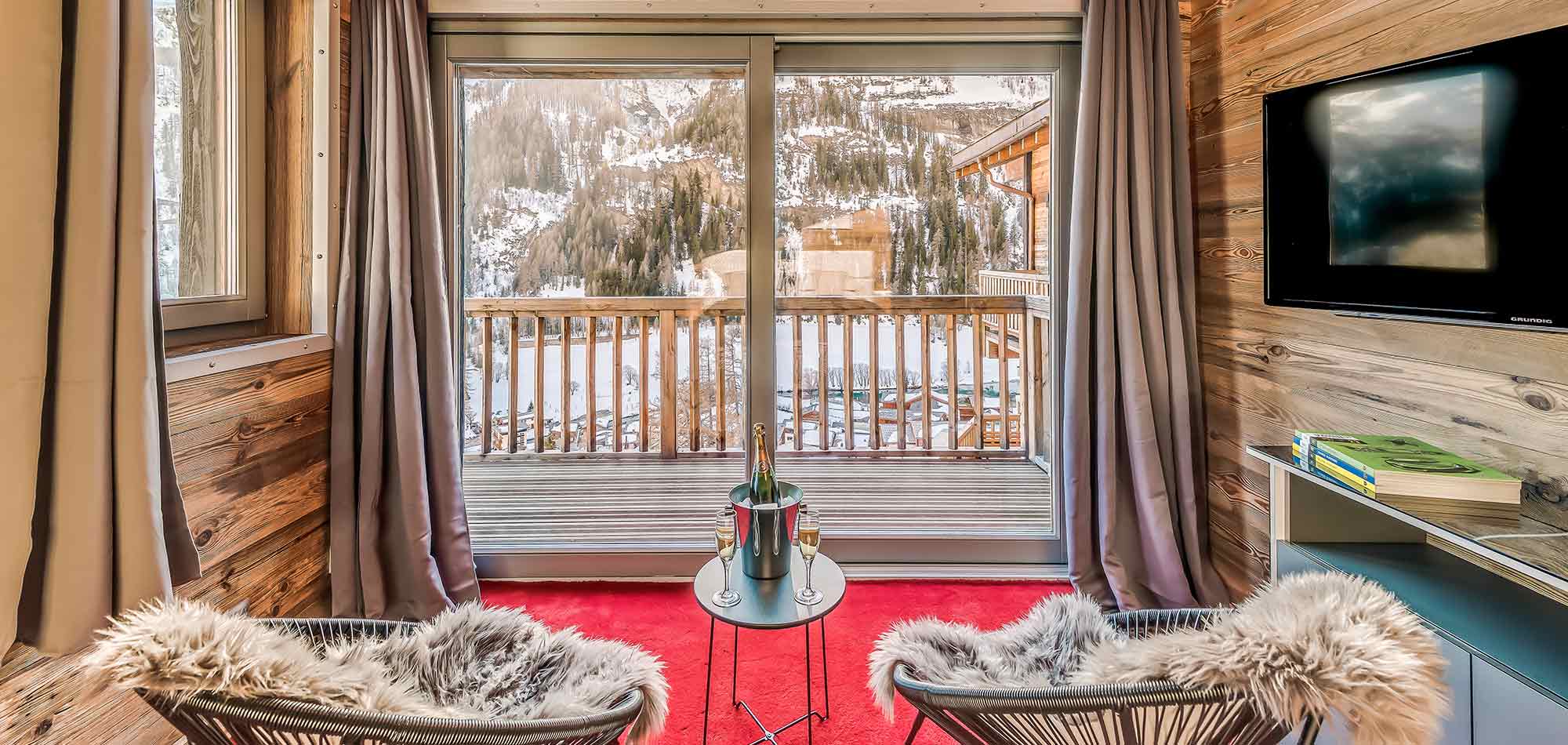 charlie_residence_tignes_luxury_ski_chalet_luxury_ski_oxford_ski_sitting_area.jpg