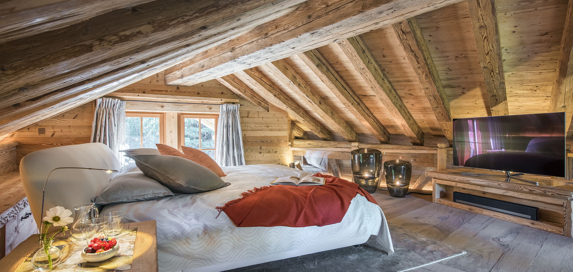 chesa_el_toula_st_moritz_oxford_ski_luxury_ski_chalet_luxury_ski_bedroom4.jpg