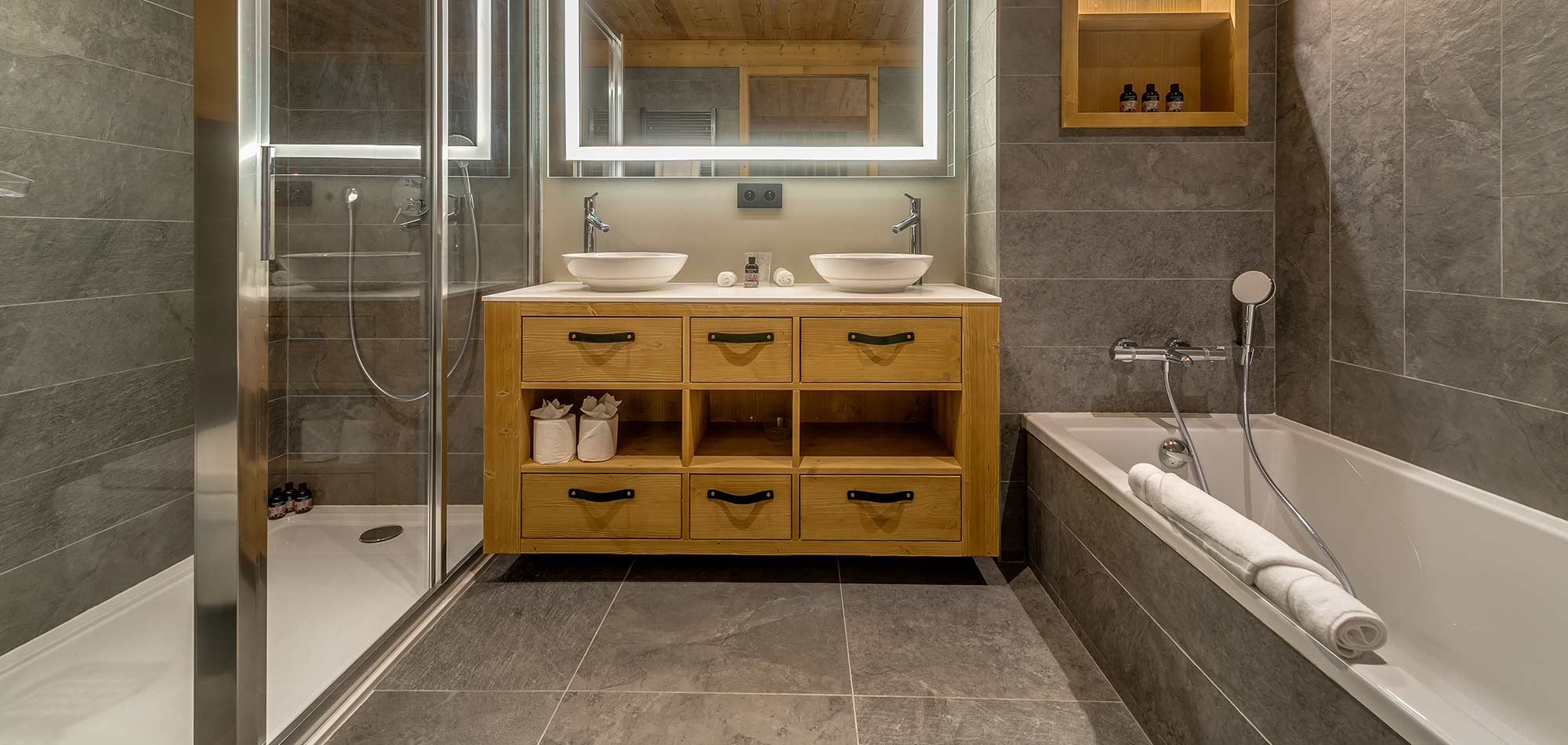 luxury_ski_chalet_tournesol_val_disere_oxford_ski_luxury_ski_bathroom1.jpg