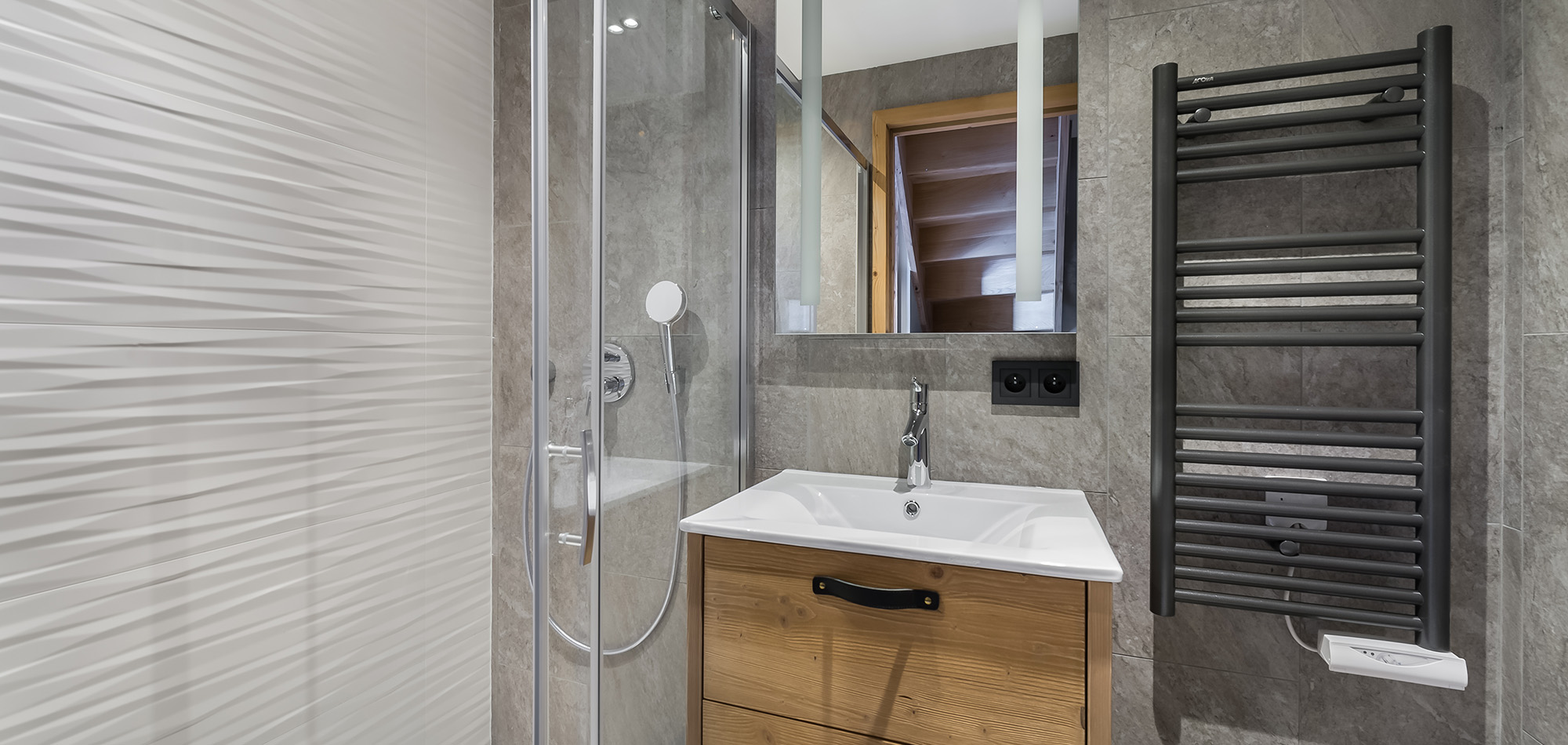 apartment_lorenzo_val_disere_luxury_ski_chalet_oxford_ski_bathroom1.jpg