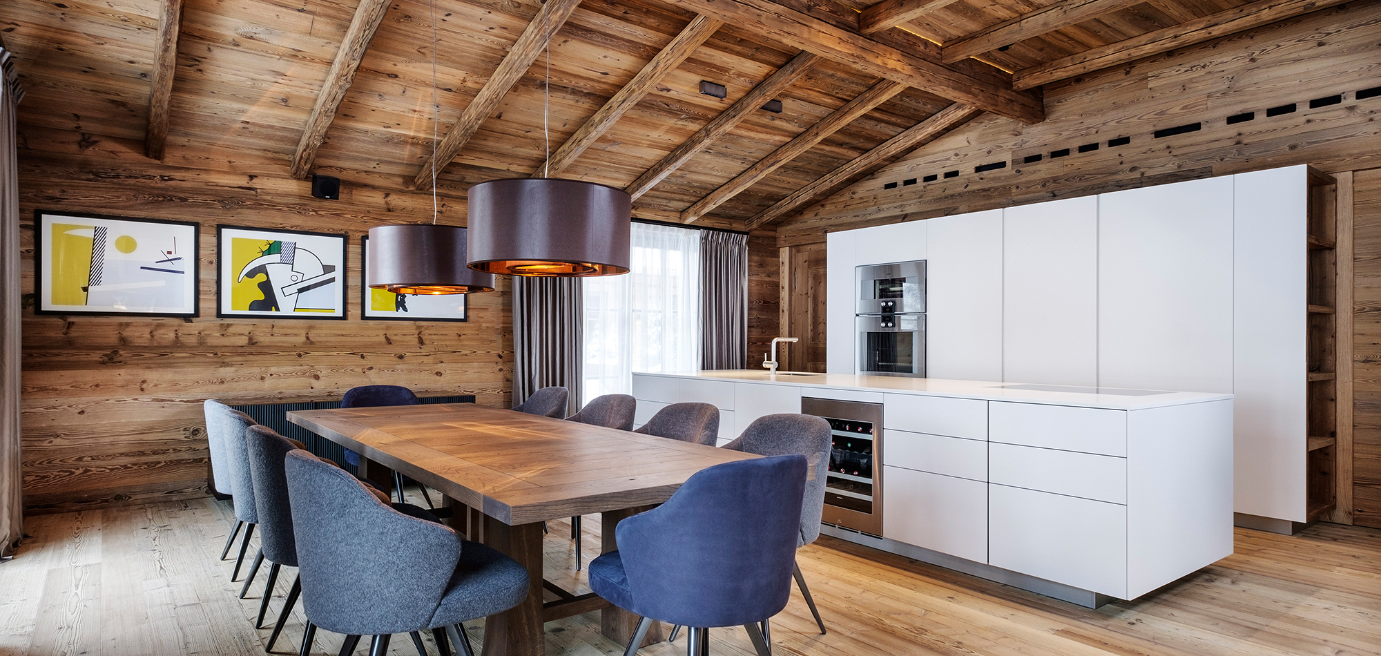 severins_residence_lech_oxford_ski_company_luxury_chalet_luxury_ski_dining_room2.jpg