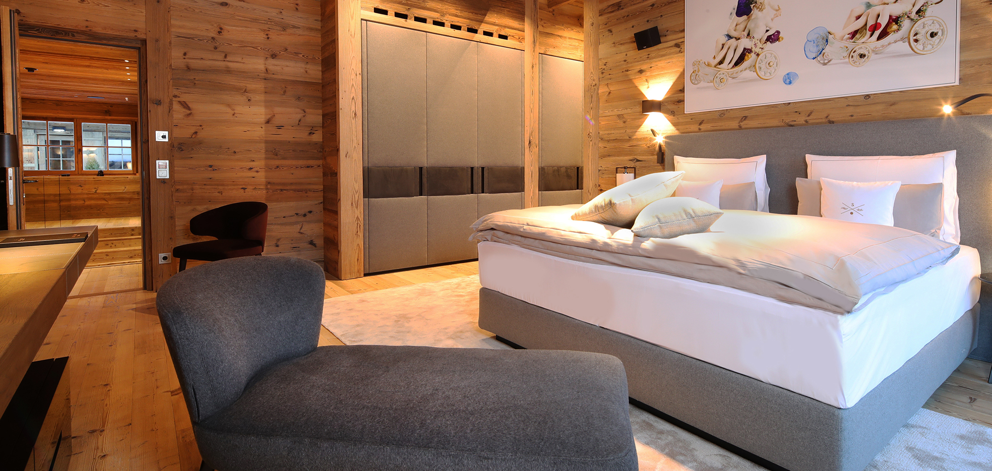 severins_residence_lech_oxford_ski_company_luxury_chalet_luxury_ski_bedroom2.jpg