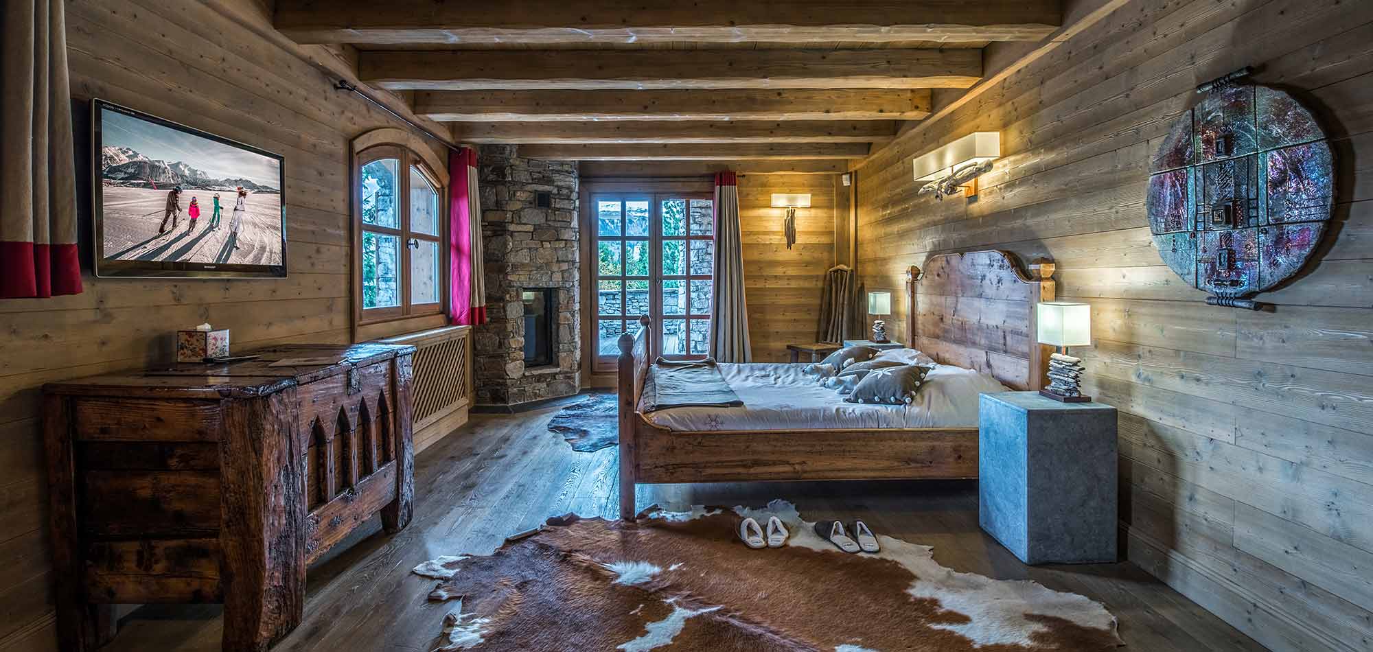 chalet_everest_courchevel_1850_luxury_ski_chalet_luxury_ski_oxford_master_bedroom.jpg
