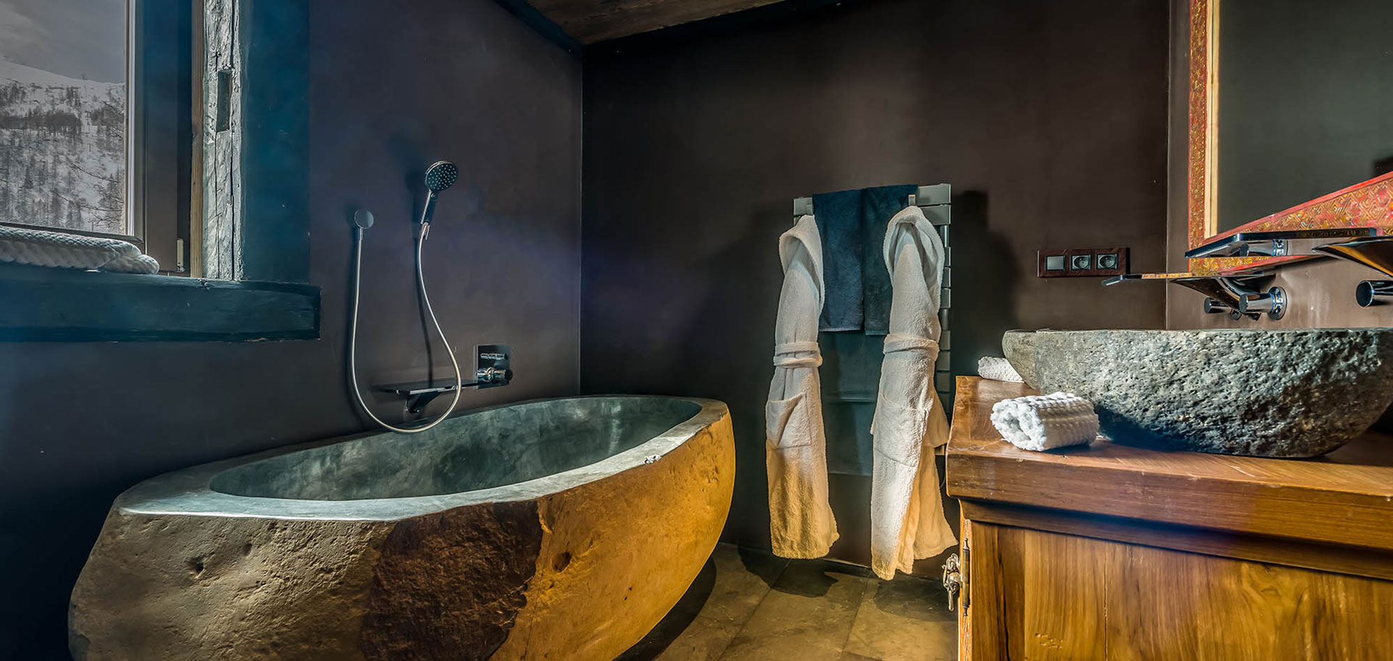 luxury_ski_chalet_ubud_tignes_oxford_ski_luxury_ski_bathroom3.jpg
