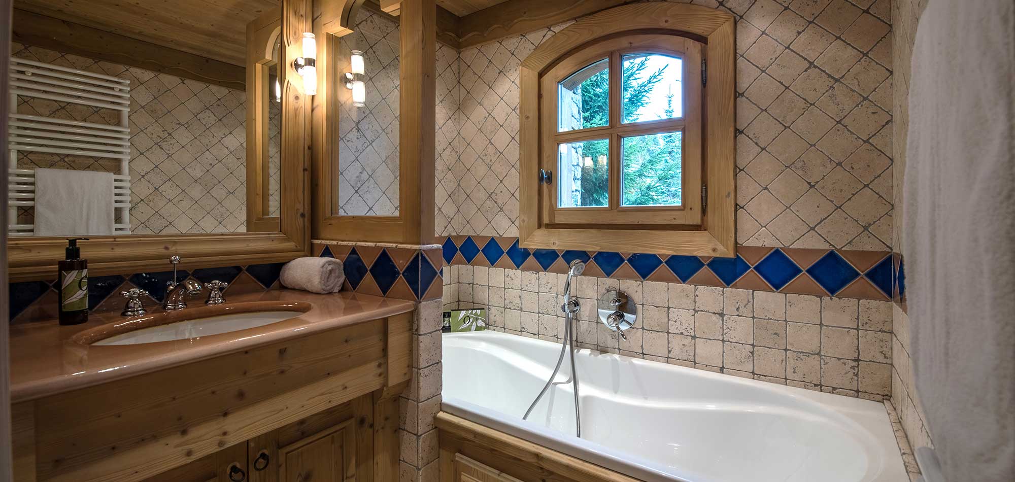 chalet_everest_courchevel_1850_luxury_ski_chalet_luxury_ski_oxford_bathroom_one.jpg