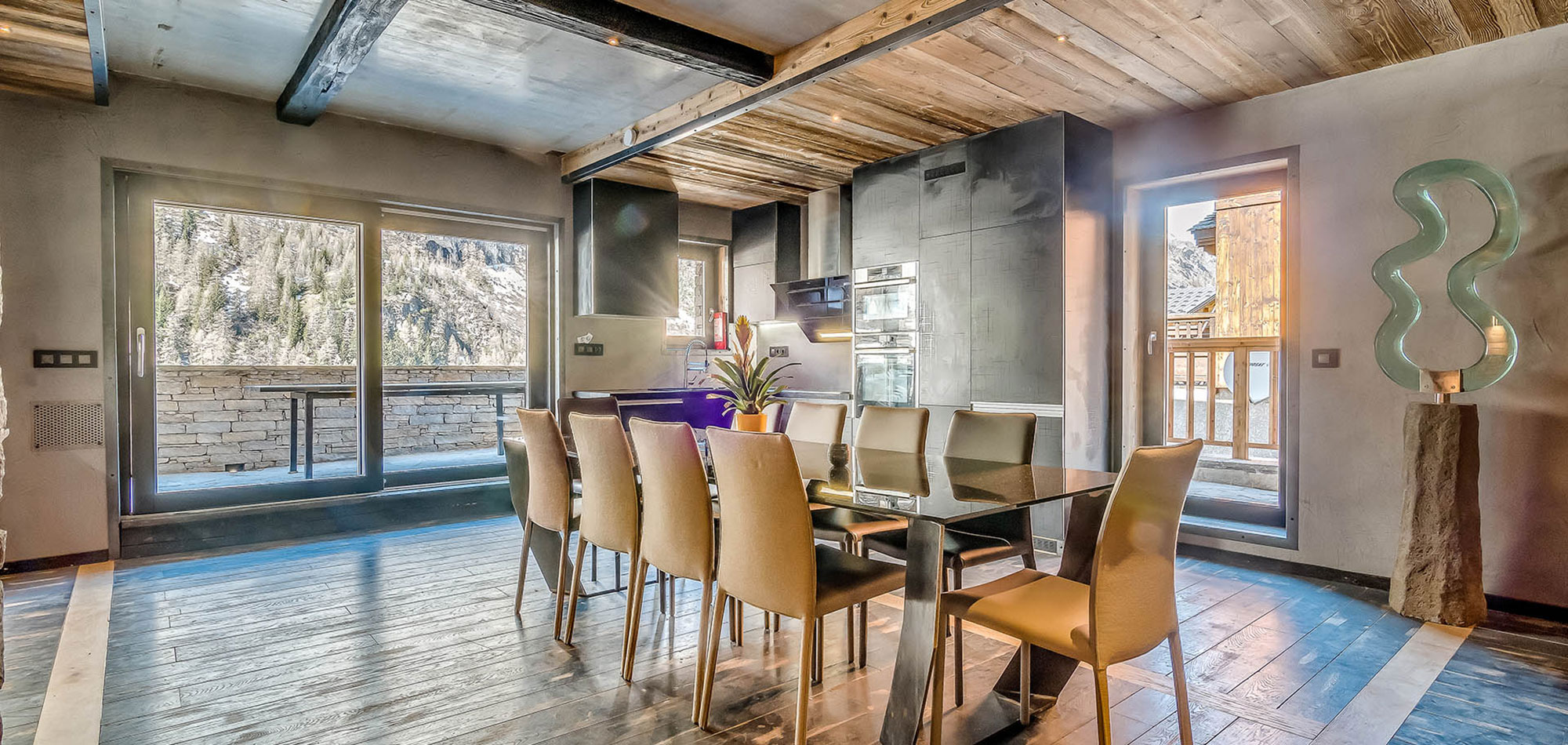 luxury_ski_chalet_babylon_oxford_ski_luxury_ski_dining_area.jpg