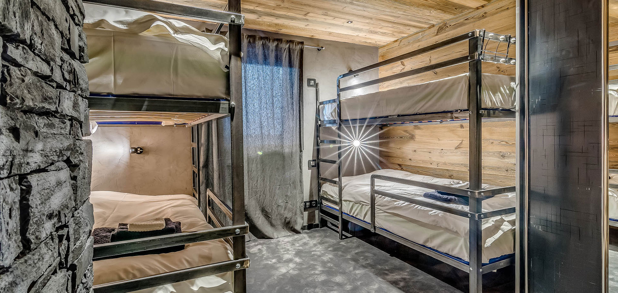 luxury_ski_chalet_babylon_oxford_ski_luxury_ski_bunk_room.jpg