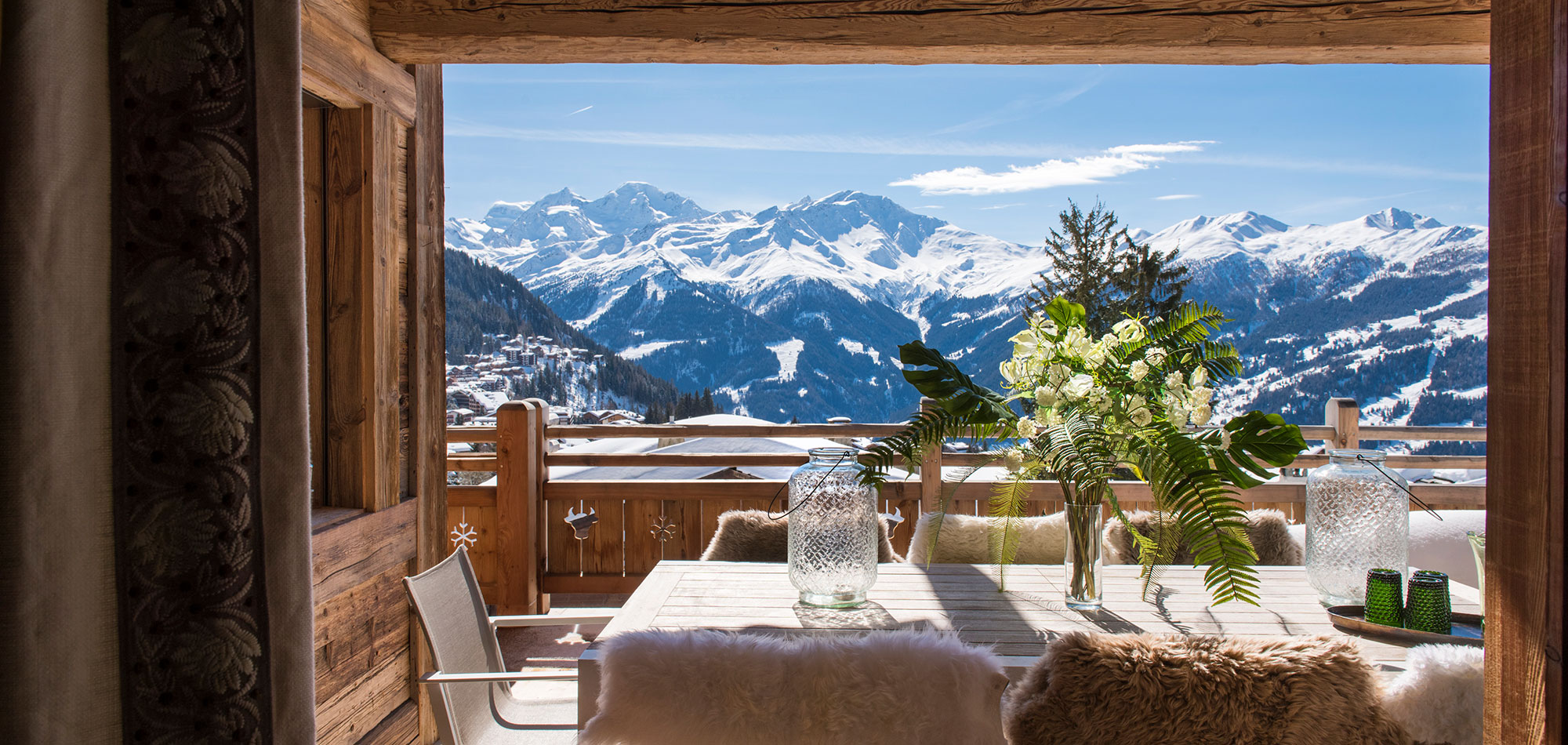 chalet_bioley_luxury_ski_chalet_oxford_ski_balcony.jpg