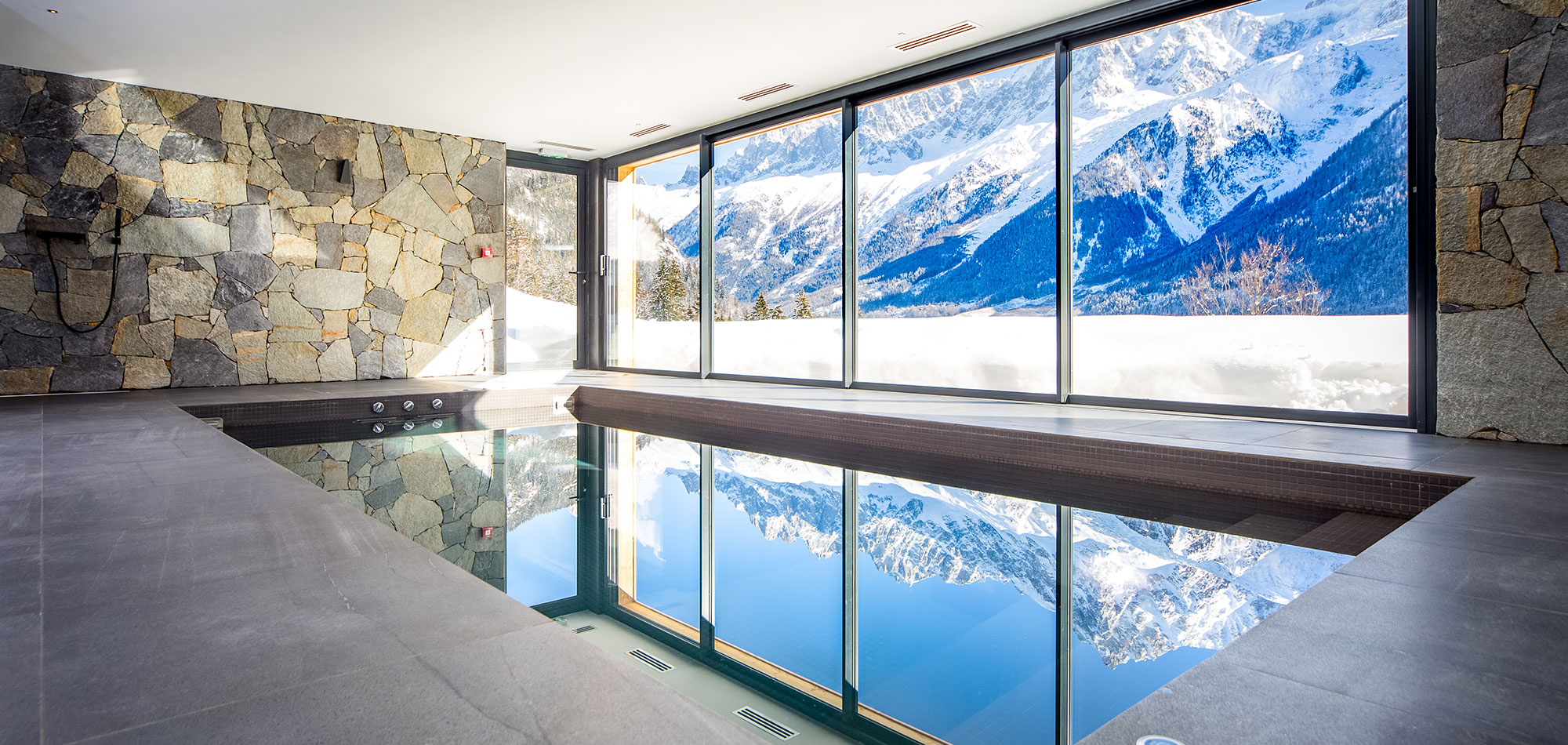 Le_chalet_luxury_ski_chalet_oxford_ski_swimming_pool.jpg