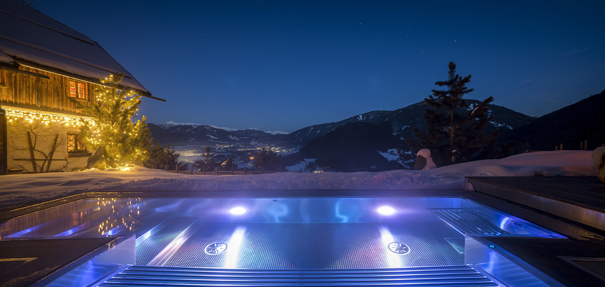 luxury_ski_chalet_white_deer_san_lorenzo_mountain_lodge_plan_de_corones_oxford_ski_pool_night2.jpg