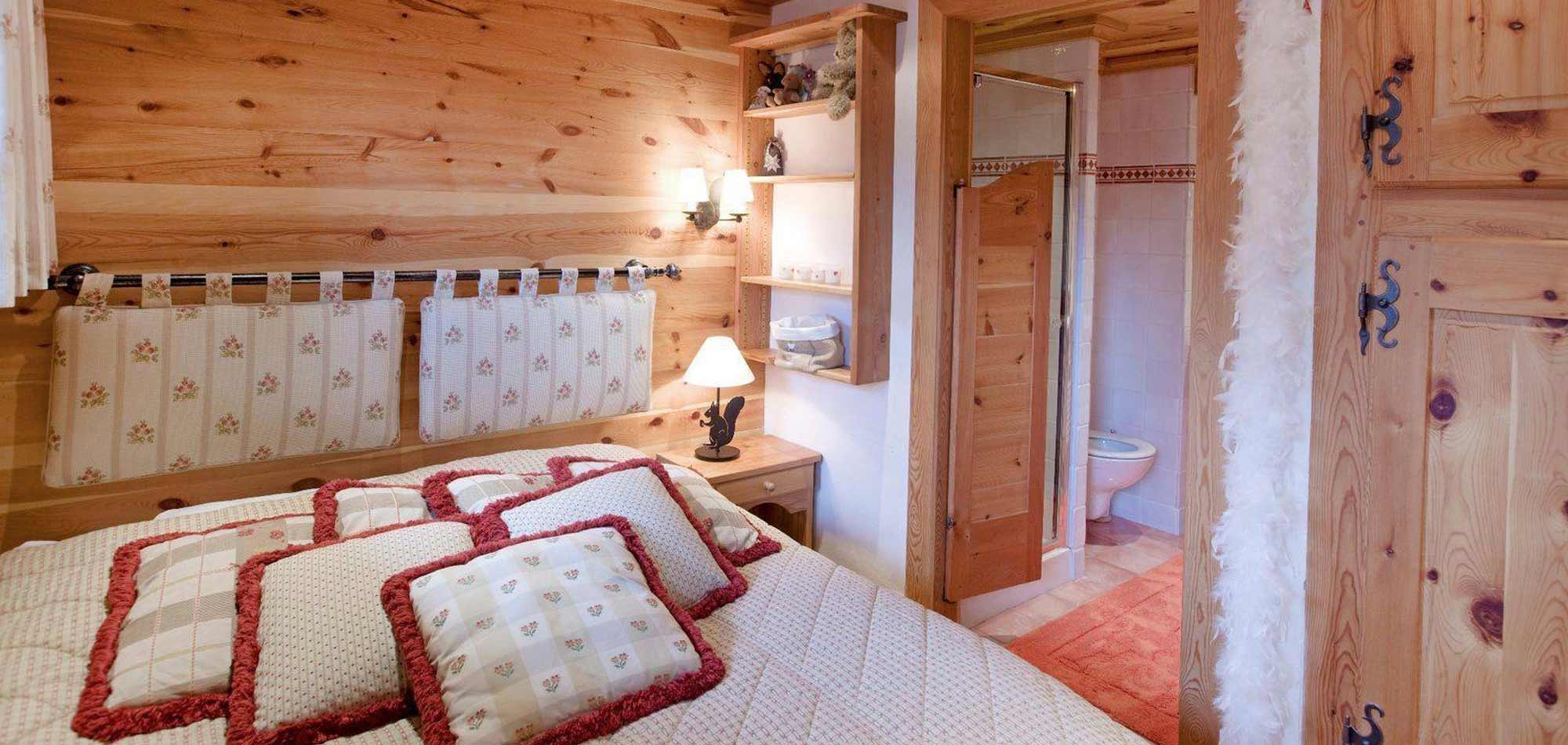 chalet_aspen_courchevel_1850_france_luxury_ski_bedroom_3.jpg