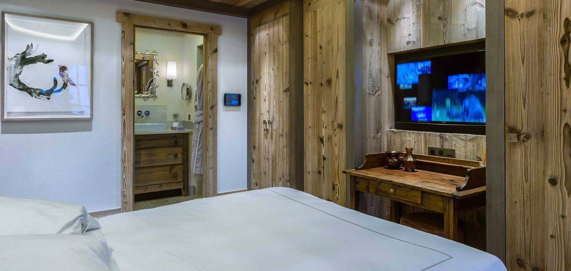 chalet_nanuq_courchevel_1850_france_luxury_ski_bedroom_1.jpg