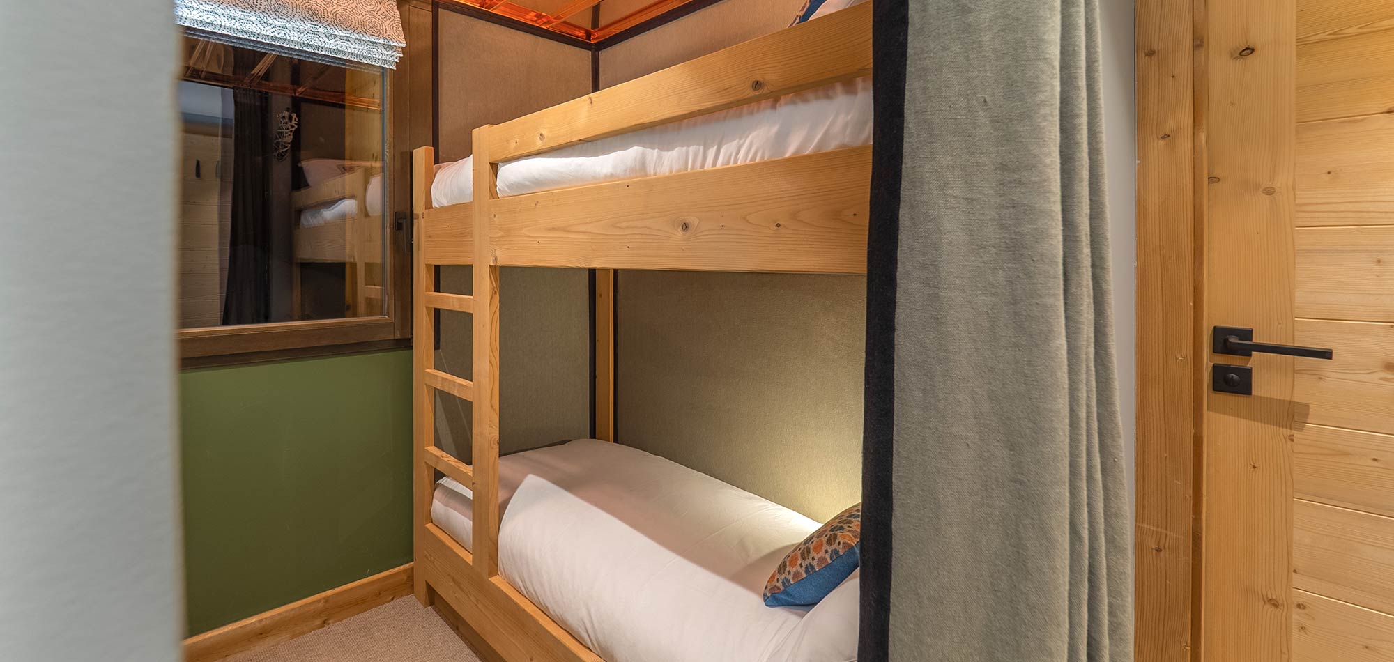chalet_kobuk_avoriaz_france_luxury_ski_bunkroom.jpg