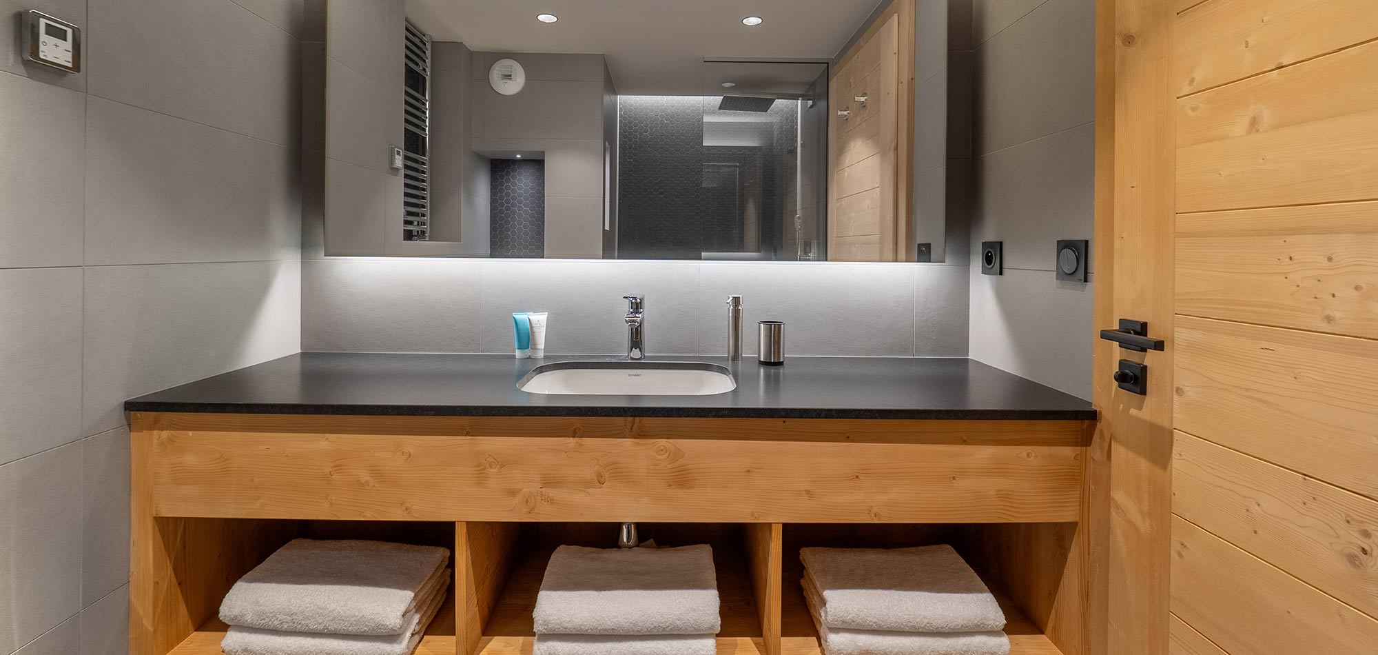 chalet_kobuk_avoriaz_france_luxury_ski_bathroom.jpg