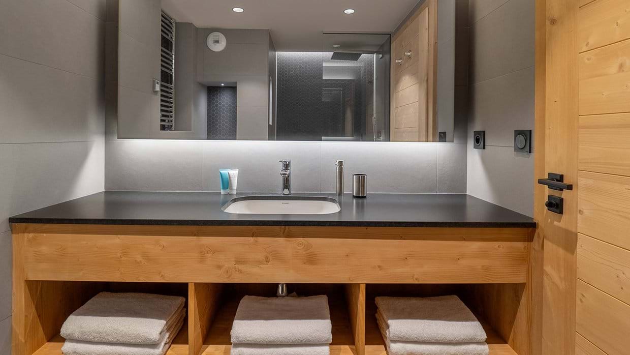 chalet_kobuk_avoriaz_france_luxury_ski_bathroom.jpg