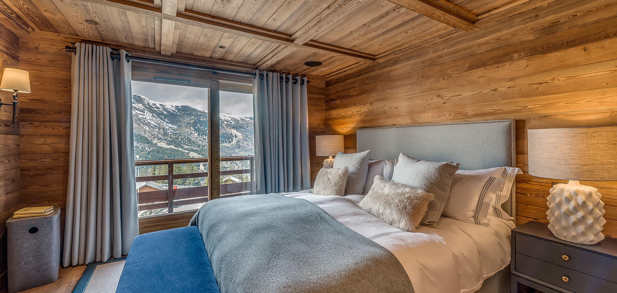 luxury_ski_chalet_petit_chamois_oxford_ski_luxury_ski_meribel_bedroom2.jpg
