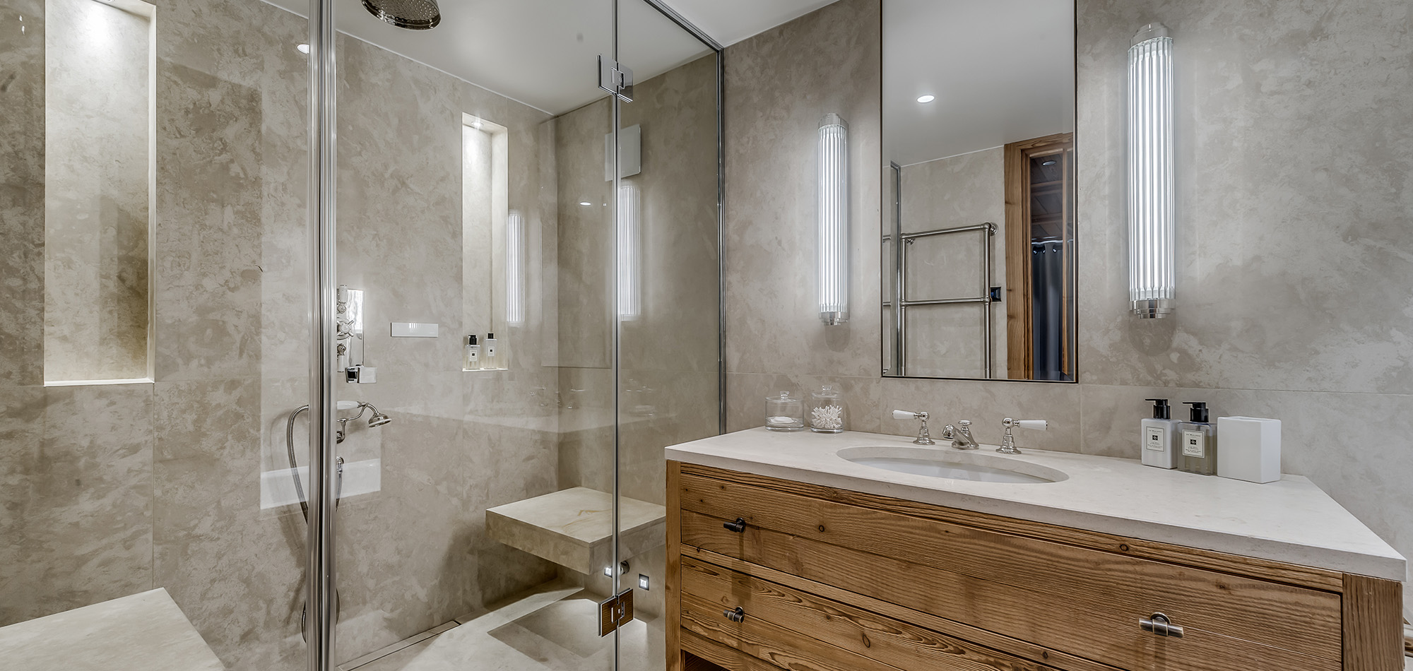 luxury_ski_chalet_petit_chamois_oxford_ski_luxury_ski_meribel_bathroom6.jpg
