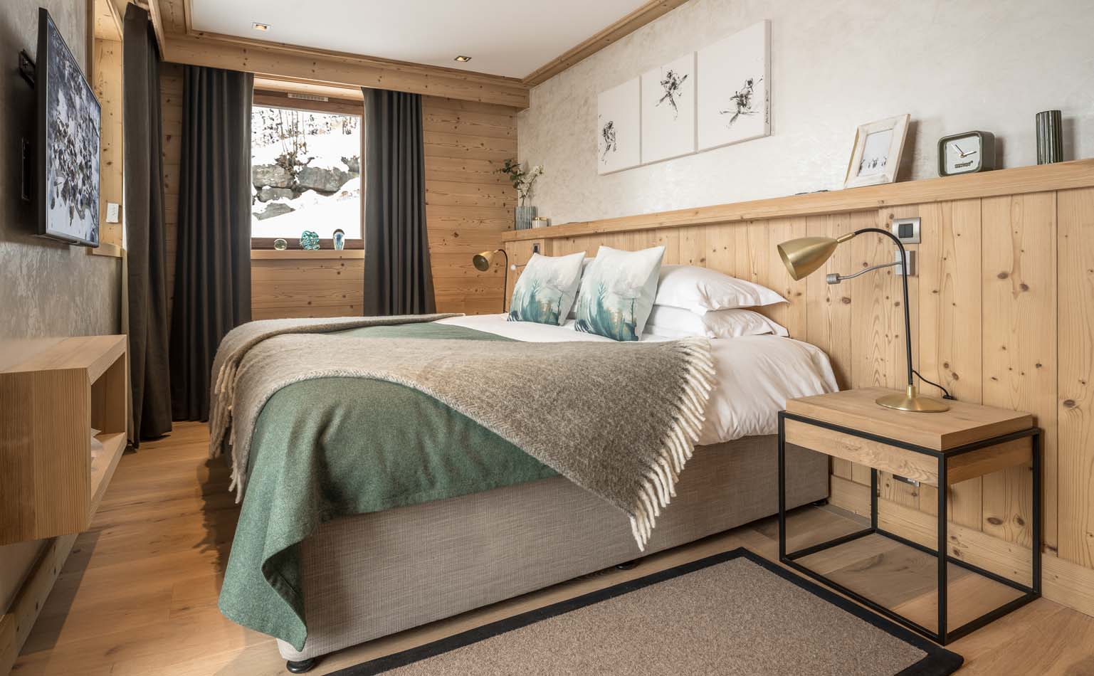 chalet_serendipity_meribel_ski_luxury_bedroom_double_3.jpg
