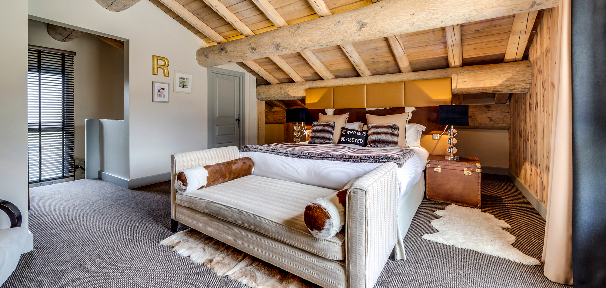 chalet_yellowstone_luxury_ski_chalet_oxford_ski_bedroom_1.jpg