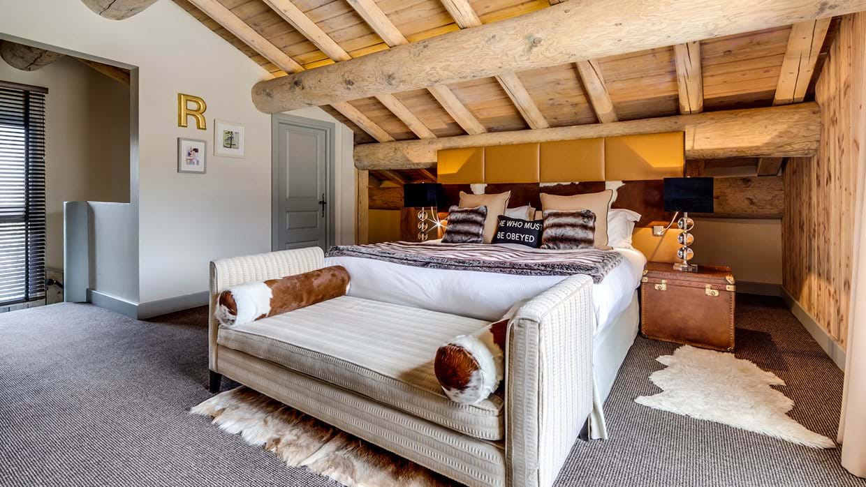 chalet_yellowstone_luxury_ski_chalet_oxford_ski_bedroom_1.jpg