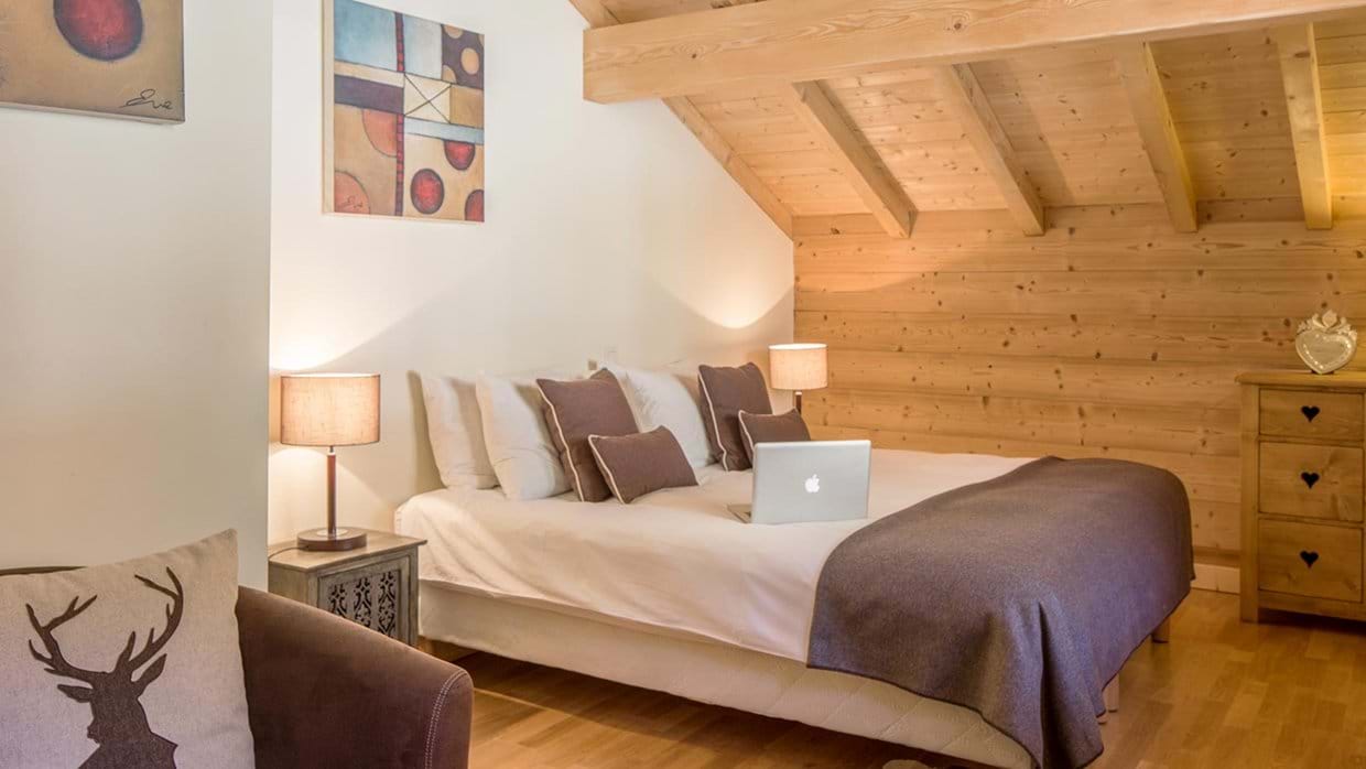 large_bedroom.jpg