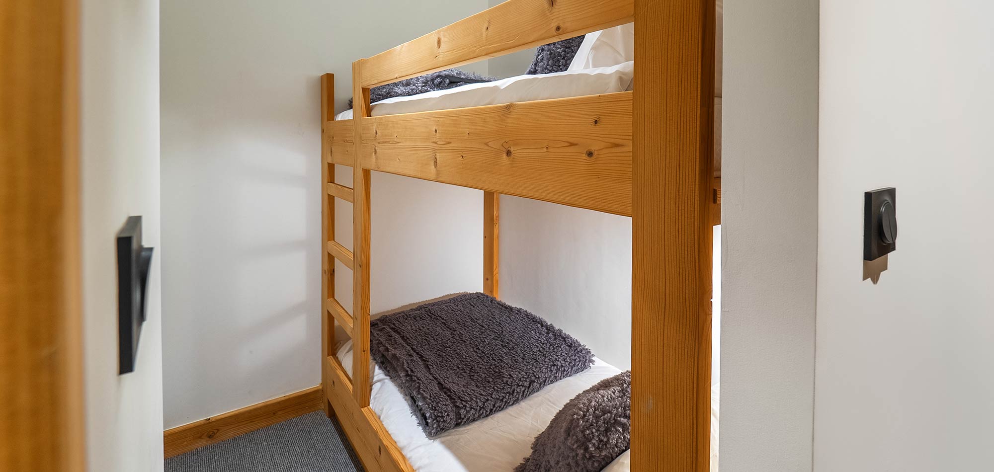 chalet_beluga_avoriaz_luxury_ski_chalet_oxford_ski_bunk_room.jpg