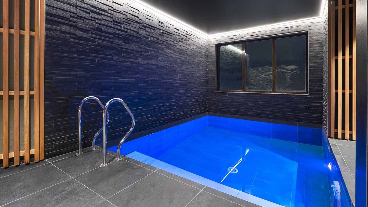 chalet_beluga_avoriaz_luxury_ski_chalet_oxford_ski_pool.jpg
