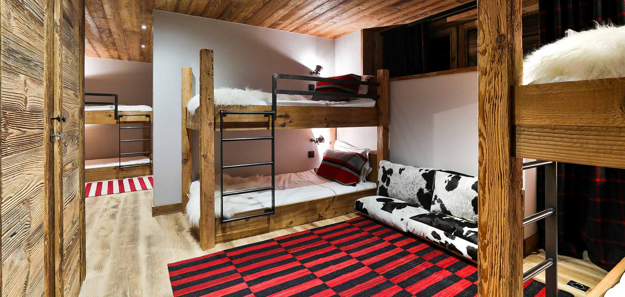 chalet_le_moulin_luxury_ski_chalet_oxford_ski_bunkroom.jpg