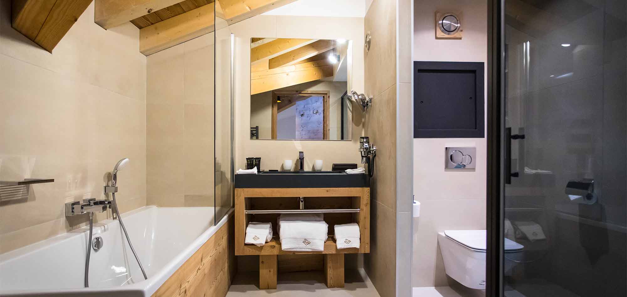 luxury_ski_hotel_oxford_ski_hotel_daria_I_Nor_alpe_dhuez_bathroom.jpg