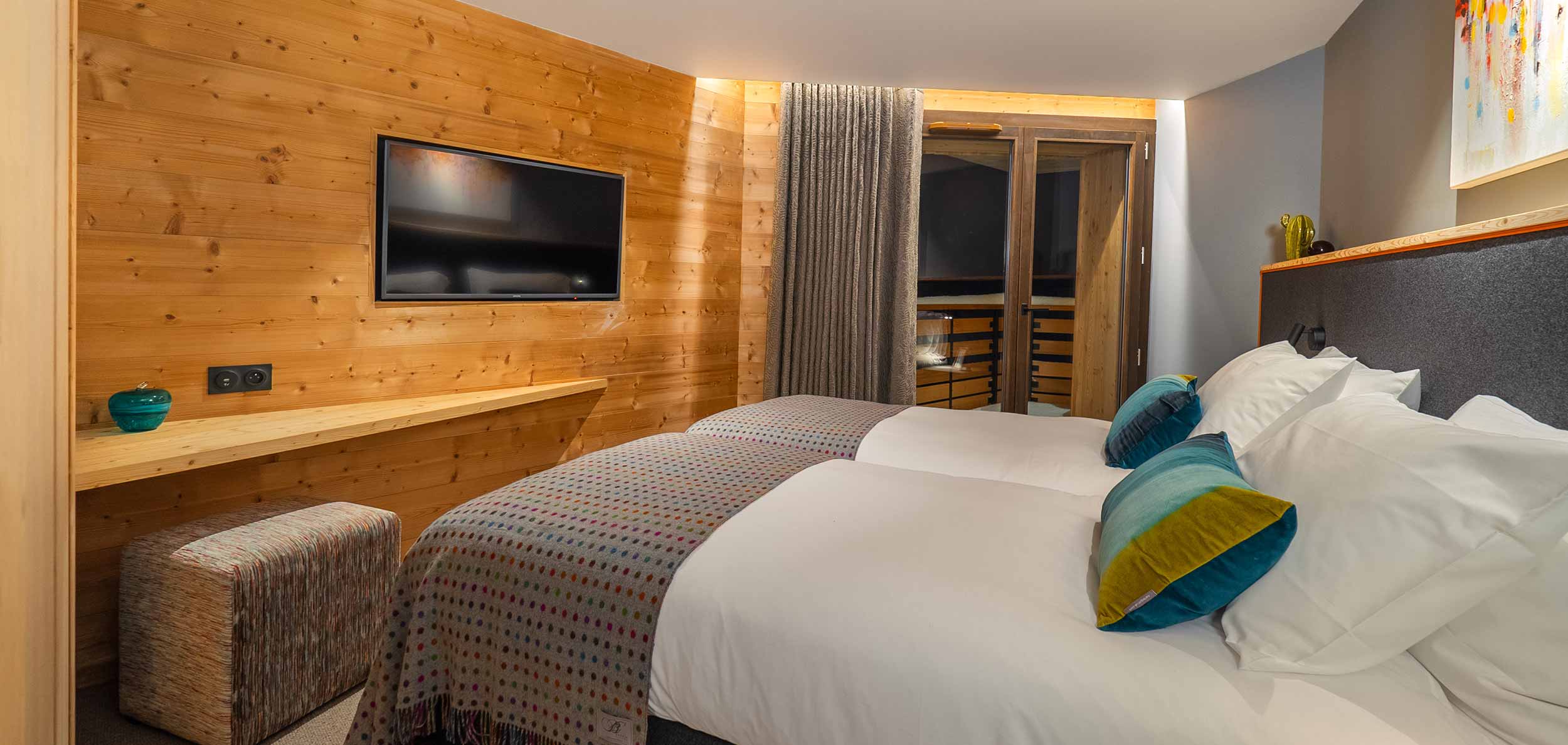 luxury_chalet_kakisa_avoriaz_bedroom_1.jpg
