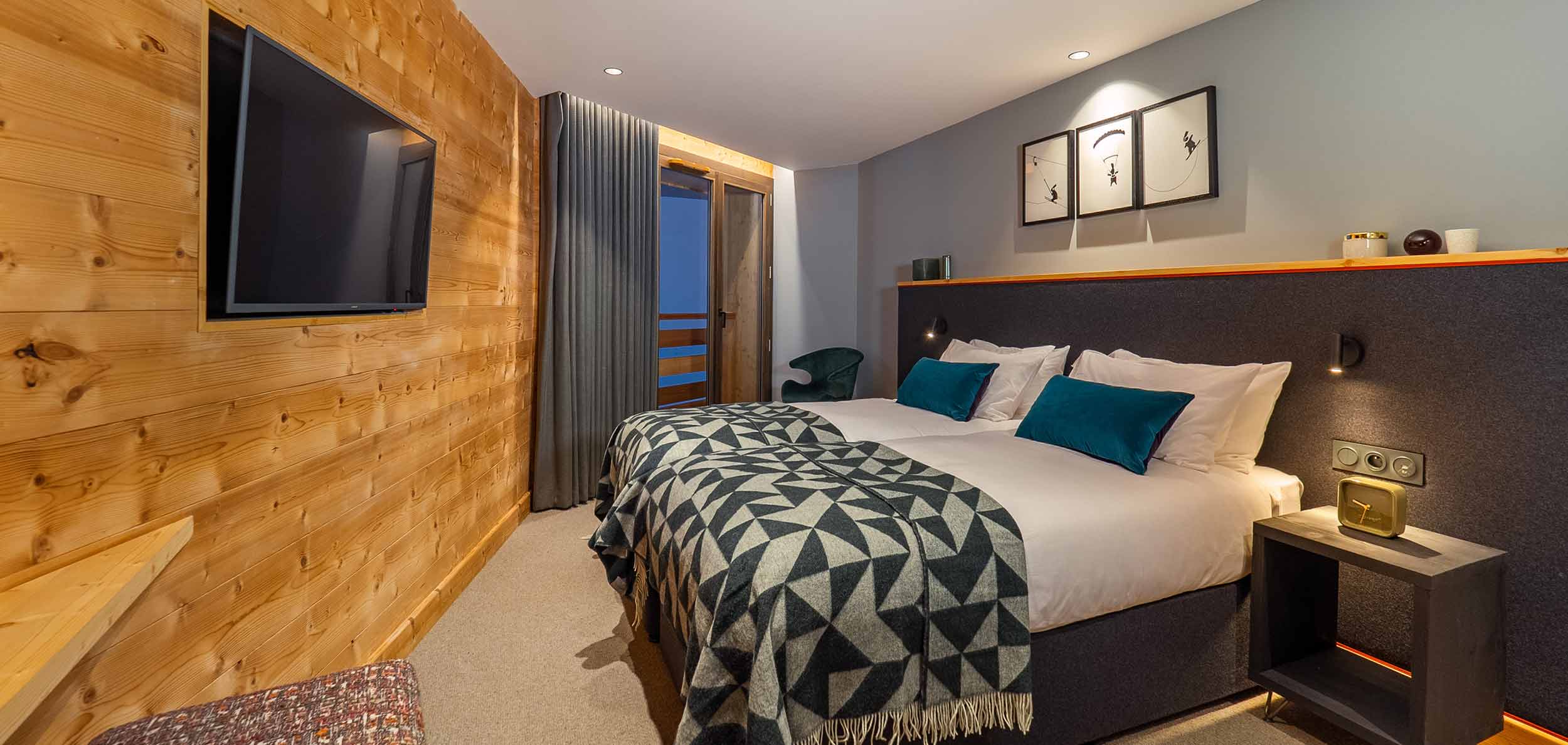 luxury_chalet_kakisa_avoriaz__bedroom_3.jpg