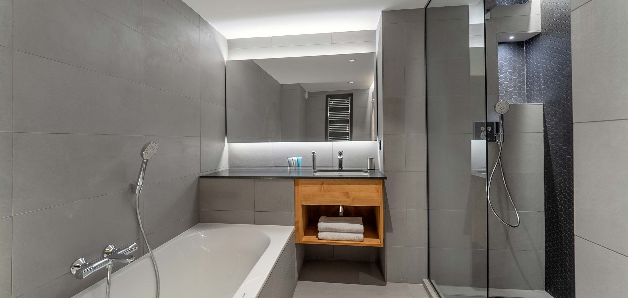 luxury_chalet_kakisa_avoriaz_bathroom.jpg