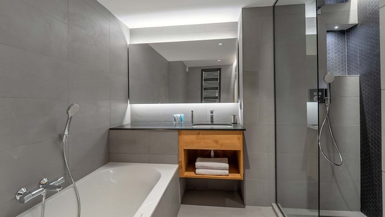 luxury_chalet_kakisa_avoriaz_bathroom.jpg