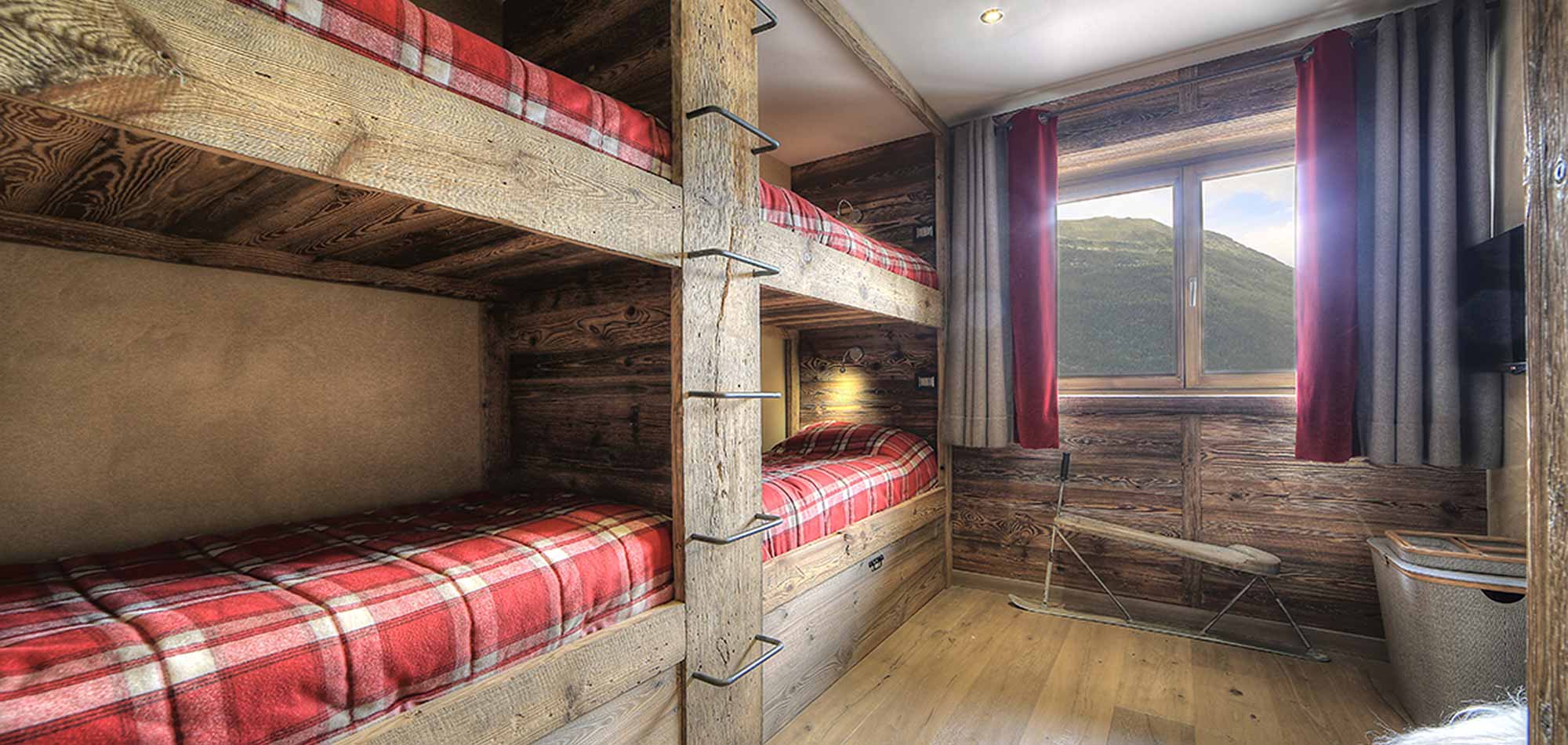 chaletnorel_bunkroom.jpg