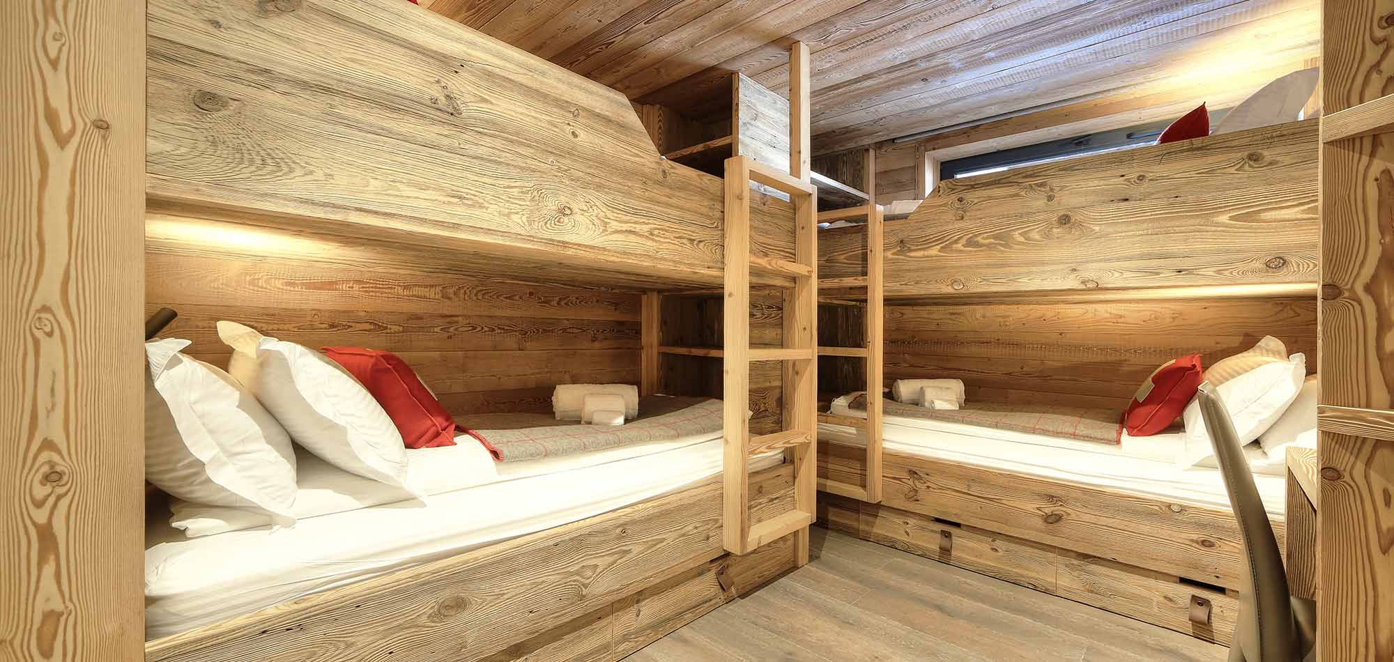 chaletkuma_bunkroom.jpg