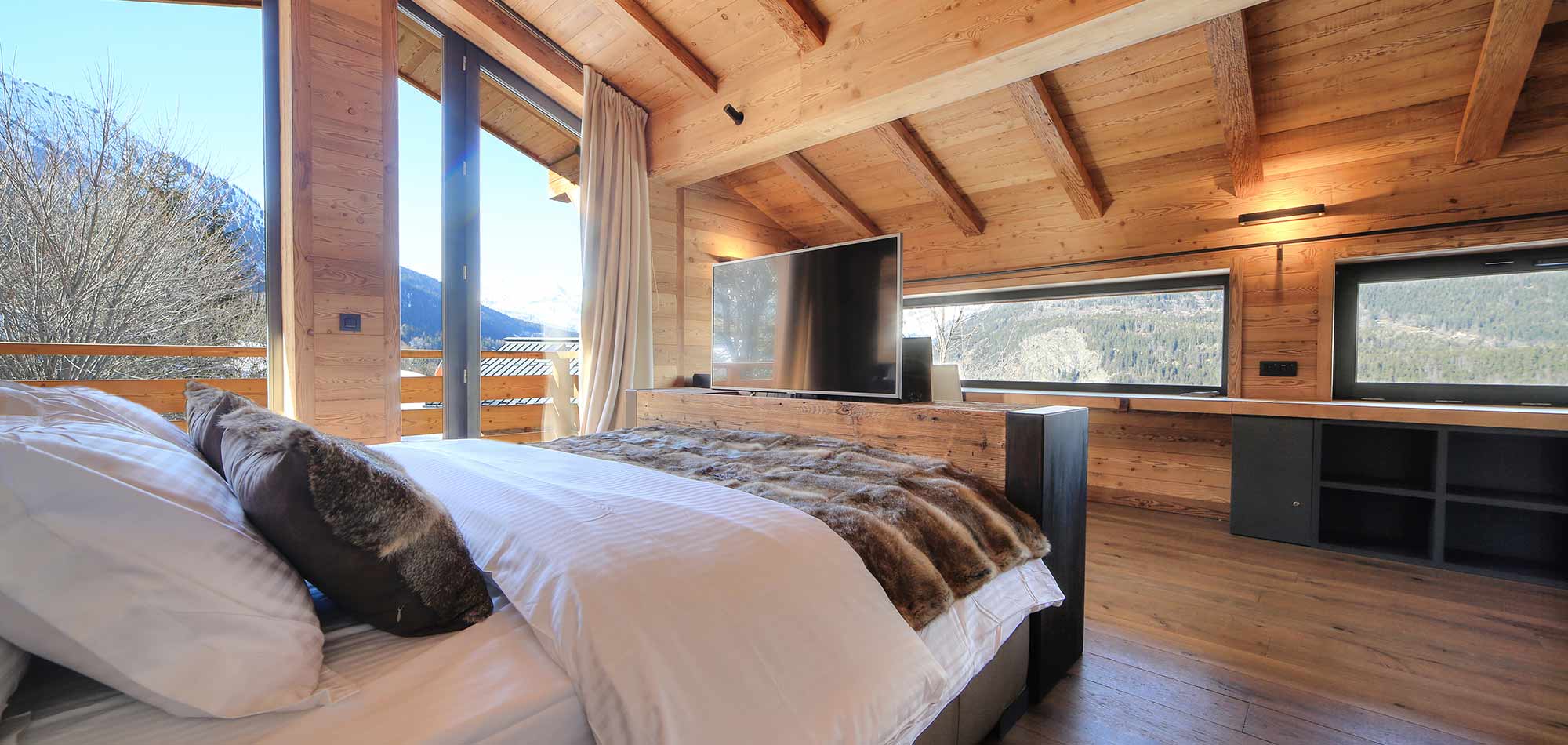 chaletkuma_bedroom_view.jpg
