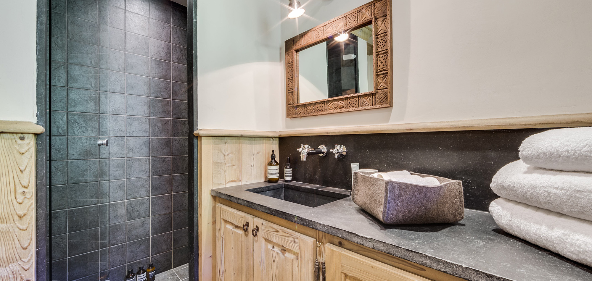 chalet_grand_tetras_val_disere_oxford_ski_bathroom.jpg