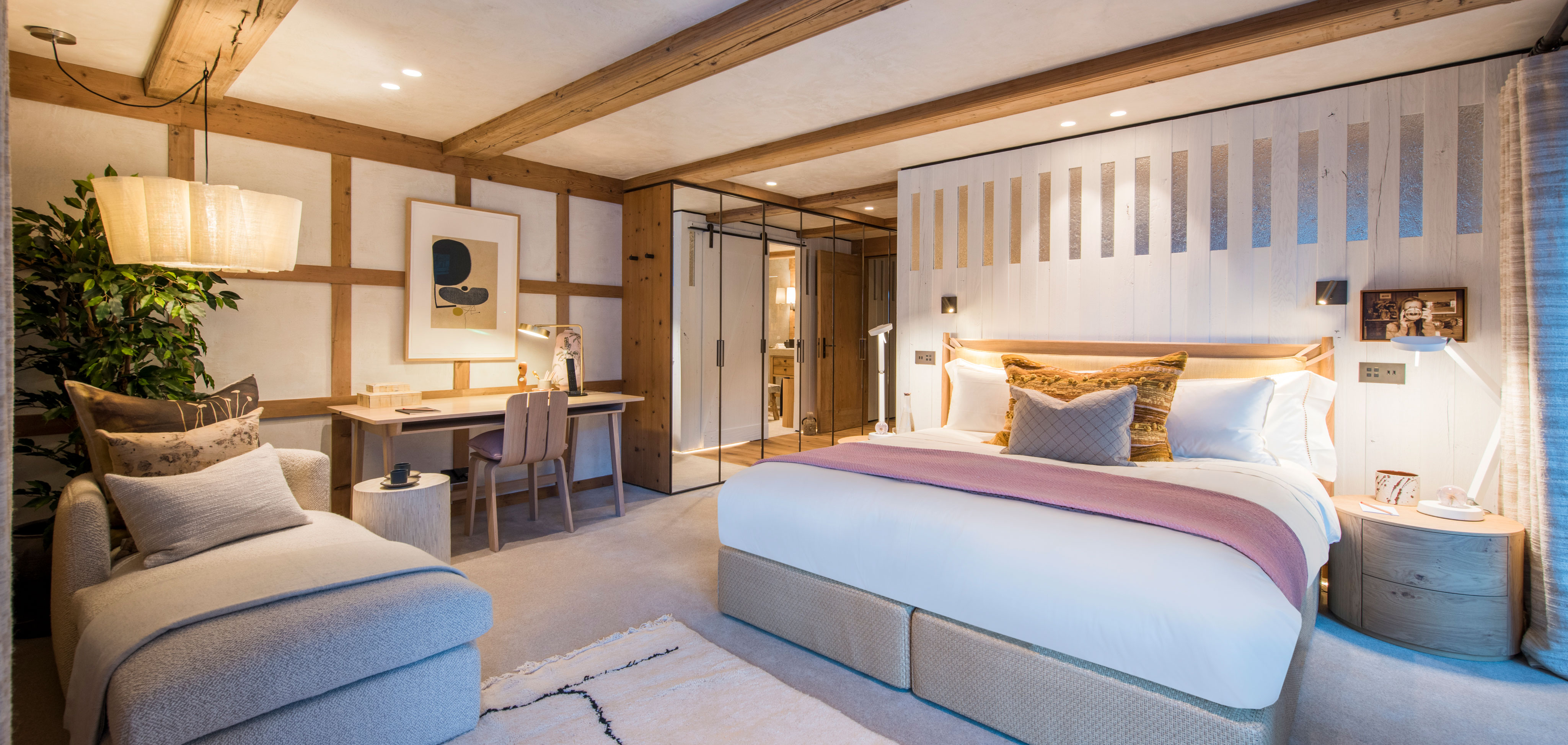 luxury_ski_chalet_denali_zermatt_oxford_ski_luxury_ski_bedroom.jpg