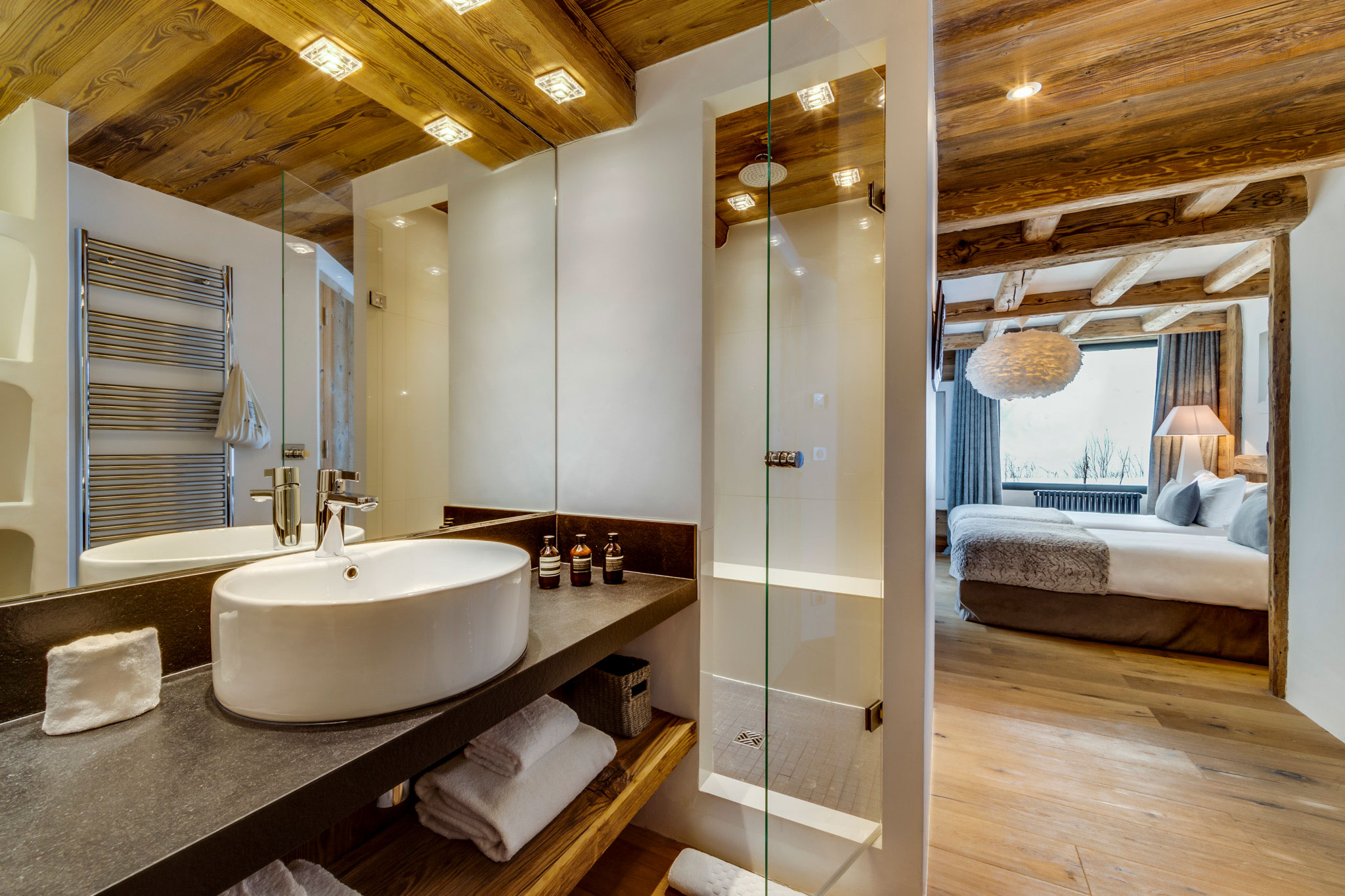 Chalet_Vieux_Pont_oxford_ski_luxury_ski_bathroom2.jpg