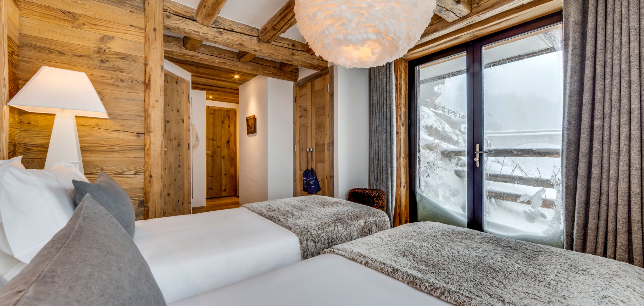Chalet_Vieux_Pont_oxford_ski_luxury_ski_Bedroom3.jpg