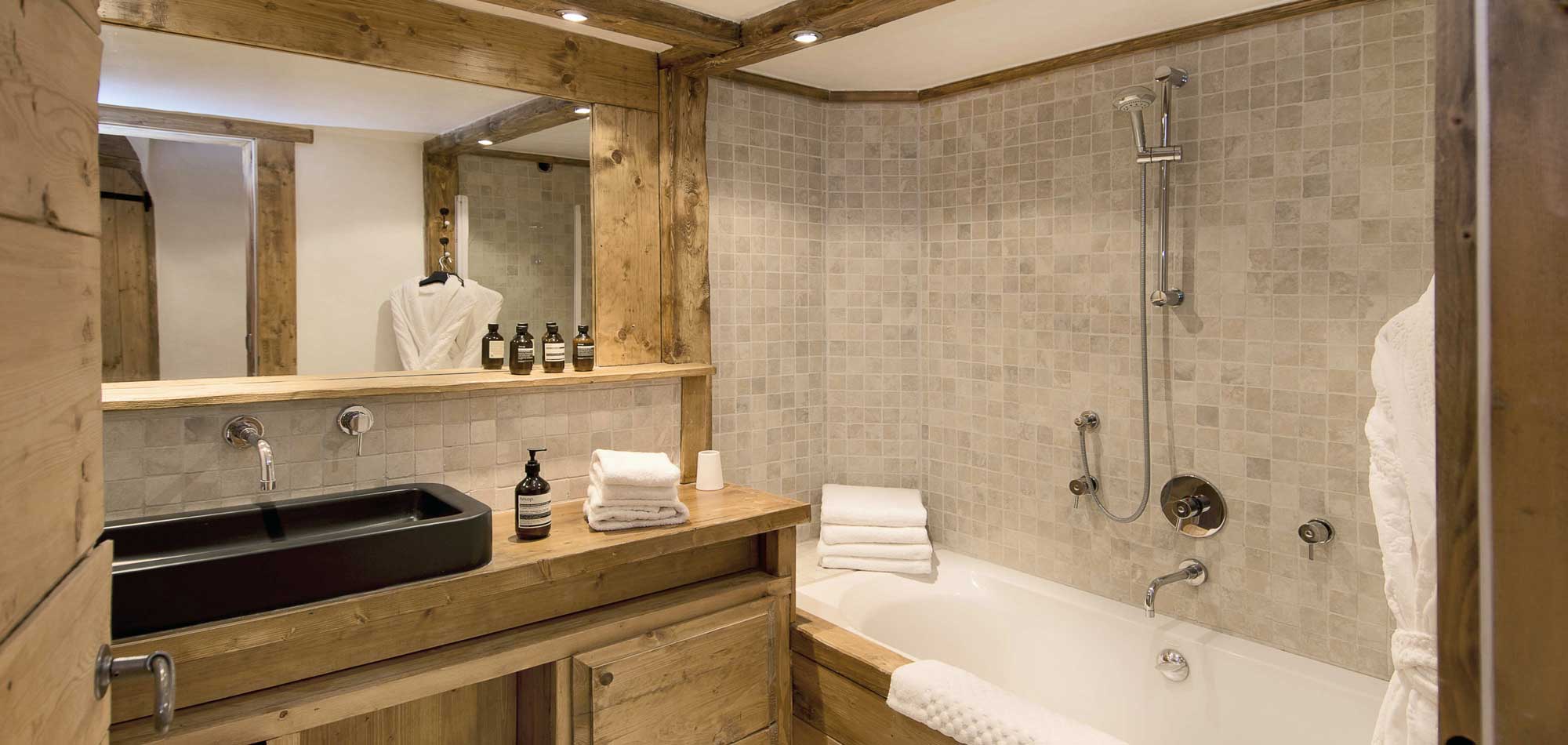Chalet_Bouclia_oxford_ski_luxury_ski_Bathroom.jpg