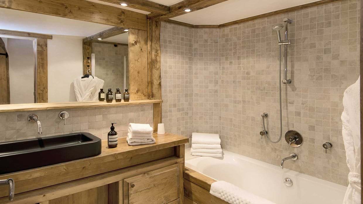 Chalet_Bouclia_oxford_ski_luxury_ski_Bathroom.jpg