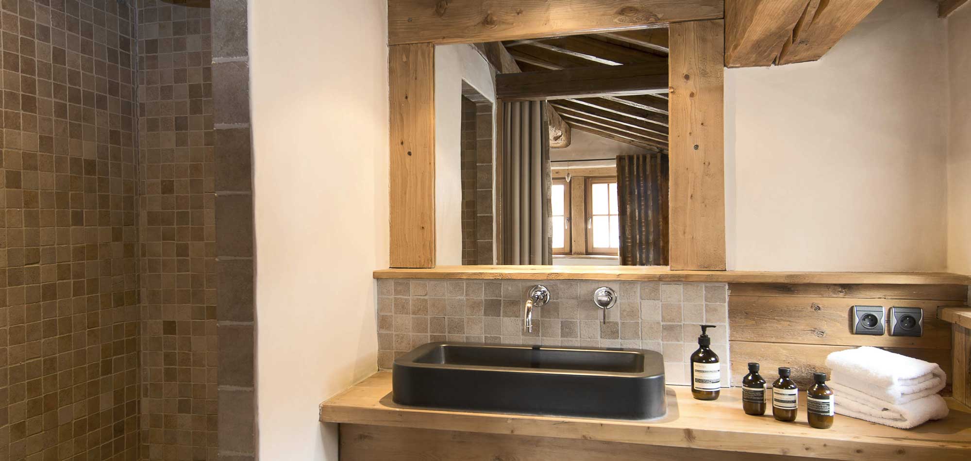 Chalet_Bouclia_oxford_ski_luxury_ski_Bathroom2.jpg