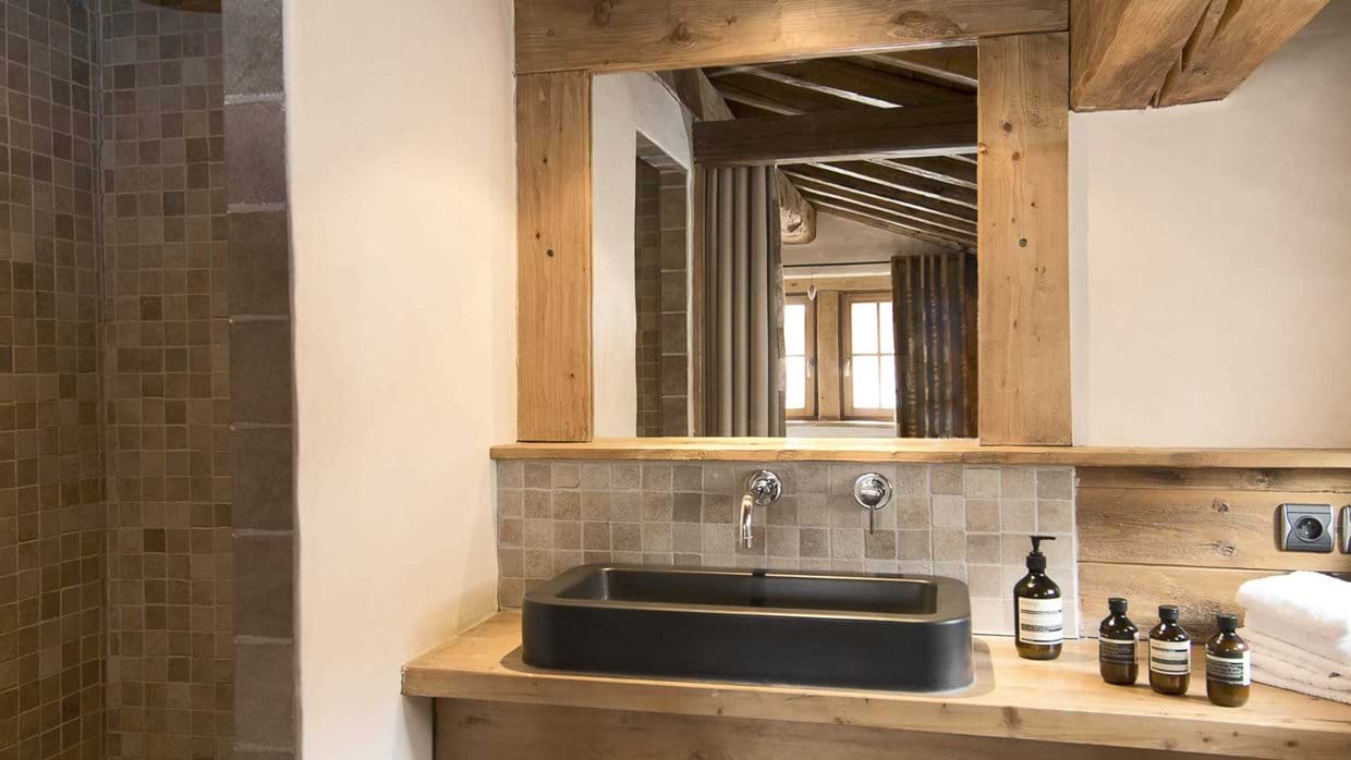 Chalet_Bouclia_oxford_ski_luxury_ski_Bathroom2.jpg